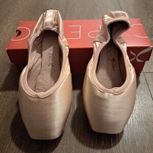 Capezio Airess 1134 Pointe Shoes – Tapered Toe – Size 7.5 W - 6.5 Shank – NWT 🩰
